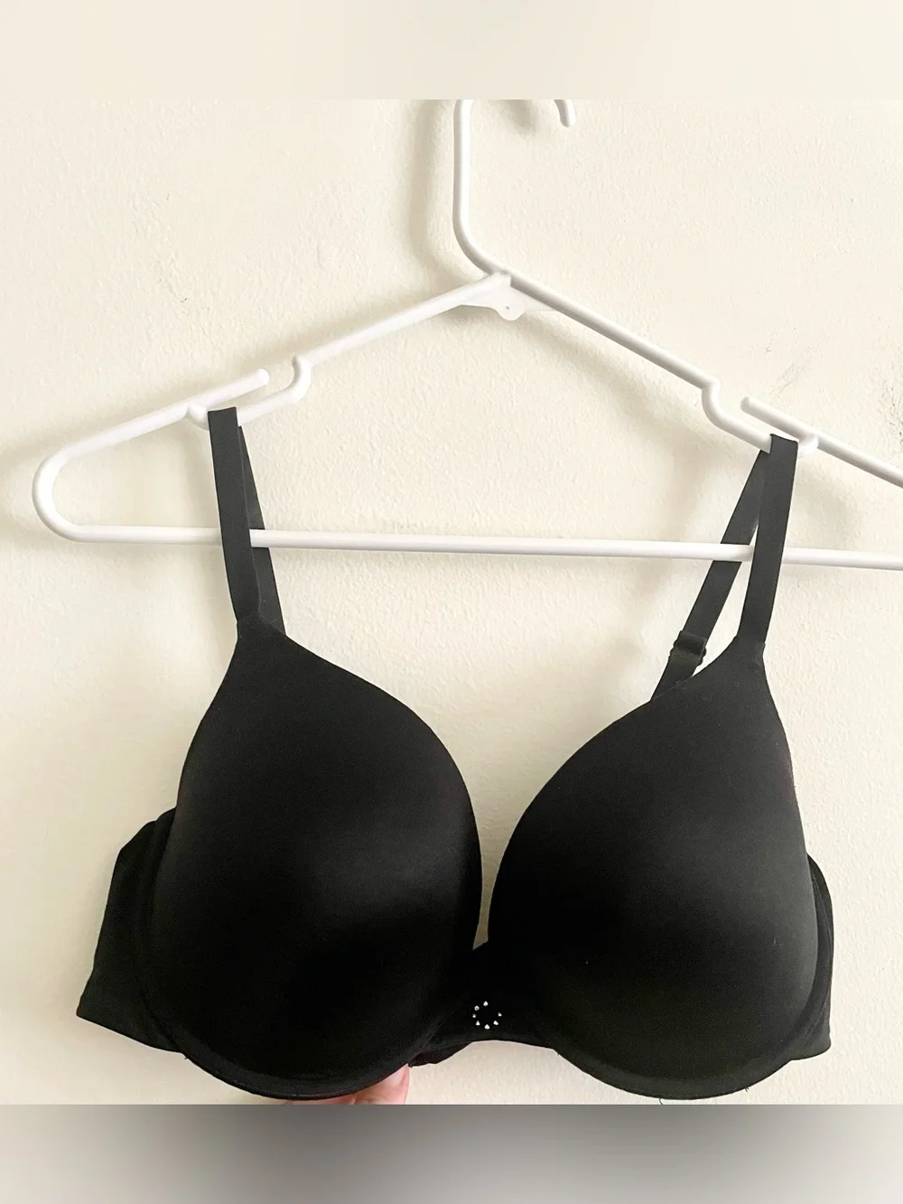 🚦 Black T-Shirt Bra with Light Padding 🚦